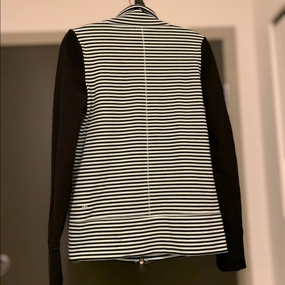 lululemon Daily Yoga Jacket - Picture 10 of 11